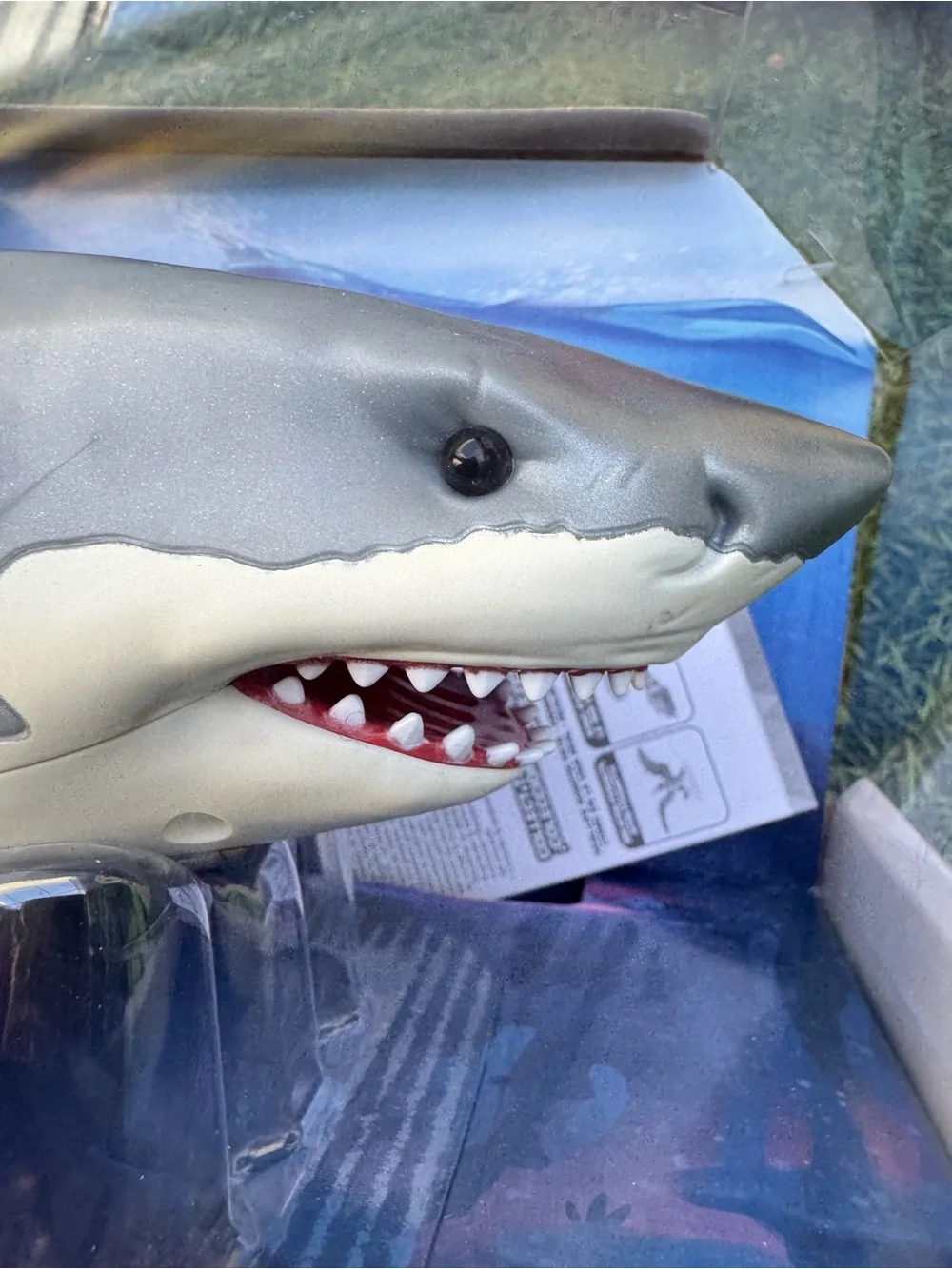 Robo Alive Great White Shark Series 1 by Zuru, Battery-Powered Robotic Light up